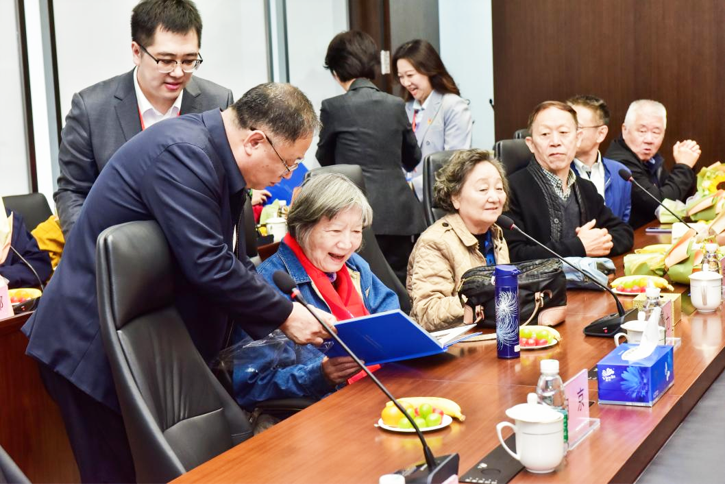 中智集團(tuán)舉辦退休老領(lǐng)導(dǎo)老同志重陽(yáng)節(jié)座談會(huì)